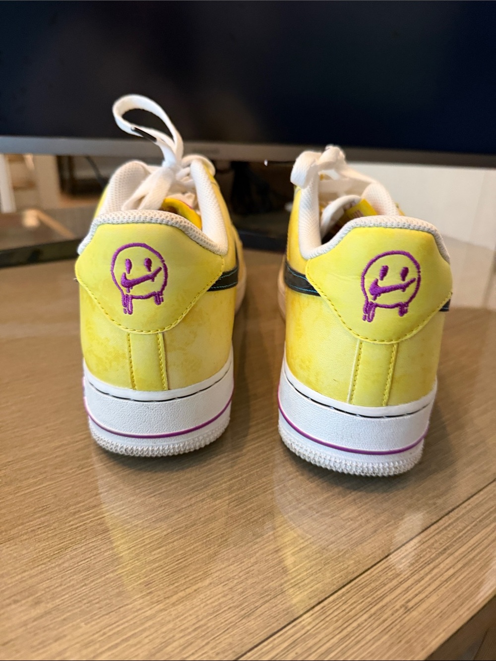 Nike Air Force 1 Low-Top Yellow Sneakers with Black Swoosh and Blue Accent - Picture 4 of 7